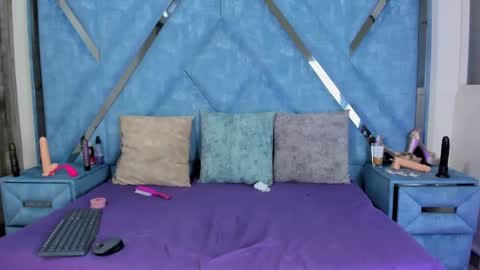 Snapshot of aura_love69 chatting on November 2025 05:01:02 AM Monii Yi online show from November 2025 05:01:02 AM