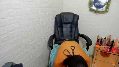 Snapshot of aura_love69 chatting on January 2026 05:45:02 AM Monii Yi online show from January 2026 05:45:02 AM