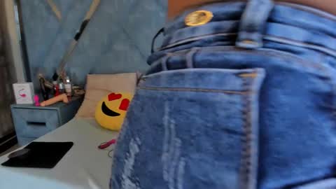 Snapshot of aura_love69 chatting on February 2026 02:59:02 AM Monii Yi online show from February 2026 02:59:02 AM