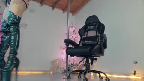 Snapshot of aurabonett chatting on December 2024 01:54:02 PM aura online show from December 2024 01:54:02 PM