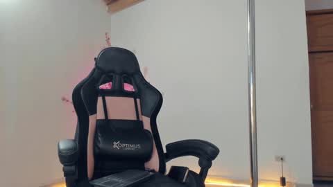 Snapshot of aurabonett chatting on January 2025 10:43:01 AM aura online show from January 2025 10:43:01 AM