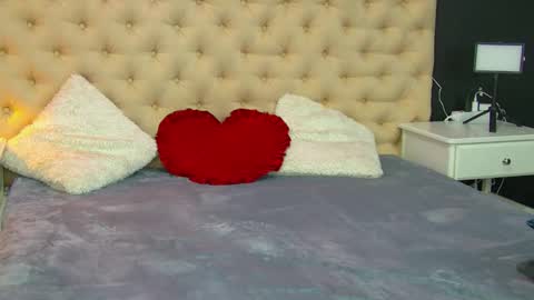 auramilff online show from March 2026 04:11:01 PM