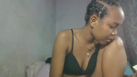 aurelie08 online show from May 2026 01:00:01 AM