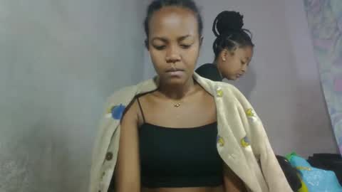 aurelie08 online show from May 2026 07:37:01 AM