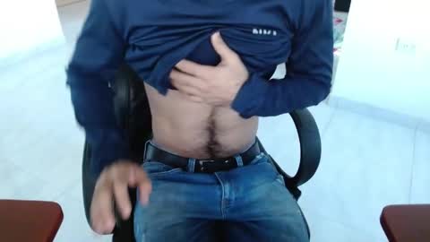Snapshot of aureliv1 chatting on April 2026 10:01:01 PM Aureliano online show from April 2026 10:01:01 PM