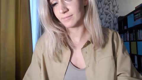 Snapshot of aurelyie chatting on December 2024 11:19:01 AM Aurelyie online show from December 2024 11:19:01 AM