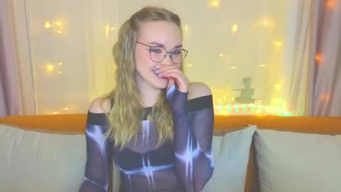 Kate online show from February 2025 04:00:02 PM