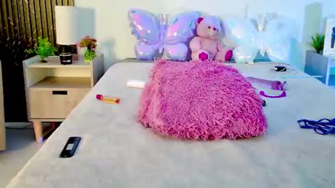 Snapshot of aurora_petitee chatting on June 2026 02:10:02 PM Aurora online show from June 2026 02:10:02 PM