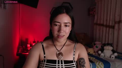 Snapshot of aurora_shy_ chatting on July 2026 03:23:01 AM Aurora online show from July 2026 03:23:01 AM