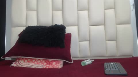 auroraa_miller online show from December 2024 12:24:01 PM