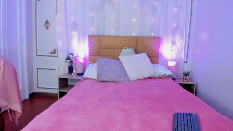 Aurora online show from October 2025 11:51:02 AM