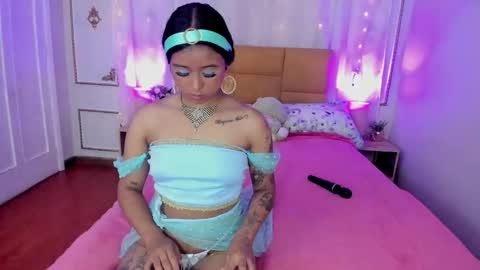 Aurora online show from October 2025 11:53:02 AM