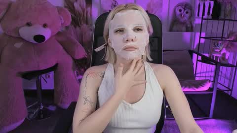 aurorawrenfield online show from December 2025 12:30:01 AM