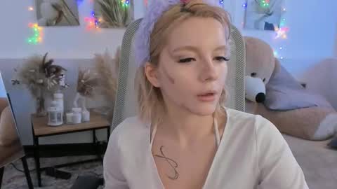 aurorawrenfield online show from February 2026 04:33:02 AM