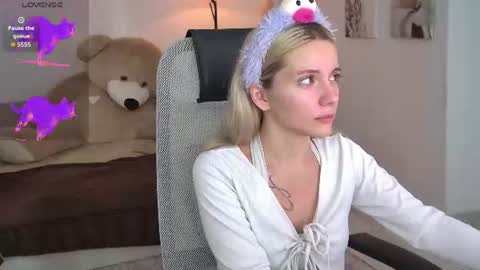 aurorawrenfield online show from July 2026 01:23:02 AM