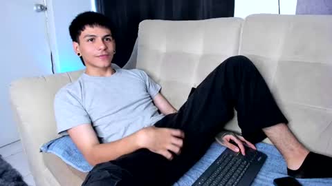 Snapshot of austin_falcon chatting on April 2026 07:38:02 PM Austin online show from April 2026 07:38:02 PM