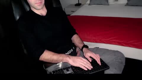 australopithas online show from November 2025 01:11:02 PM