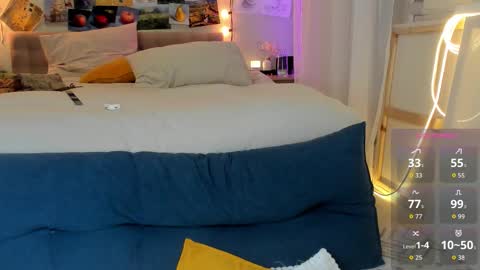 Ava online show from October 2025 07:11:01 PM