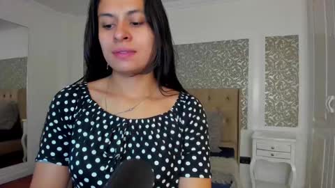 Ava  online show from October 2025 12:34:02 PM