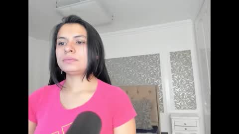 Ava  online show from November 2025 12:37:02 PM