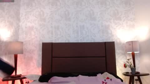 Ava  online show from December 2025 07:54:02 PM