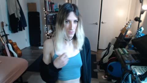 Ava online show from May 2026 08:04:04 PM