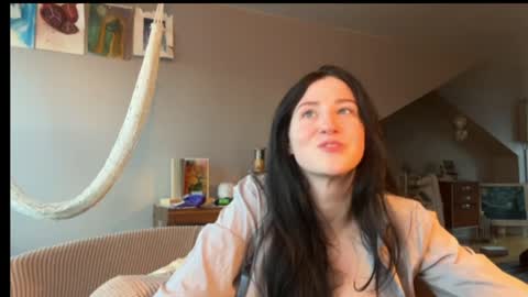 avallanchee online show from May 2026 12:39:01 AM