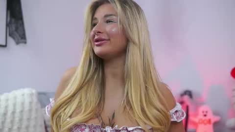 Carina online show from October 2025 09:52:01 PM