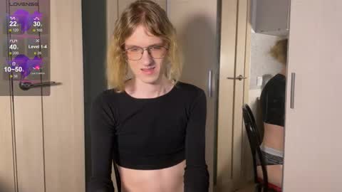 Snapshot of avery_adam chatting on February 2026 10:35:02 PM Alex online show from February 2026 10:35:02 PM