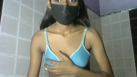 avery_lust01 online show from May 2026 06:32:03 AM