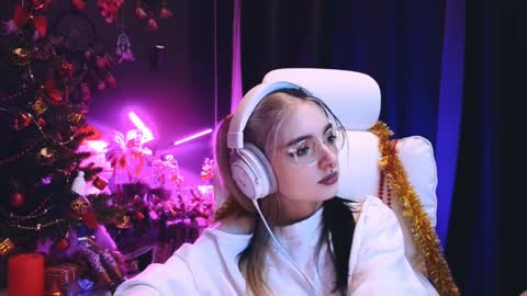 Avriel online show from December 2024 01:15:02 AM