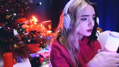 Avriel online show from December 2024 02:43:02 AM