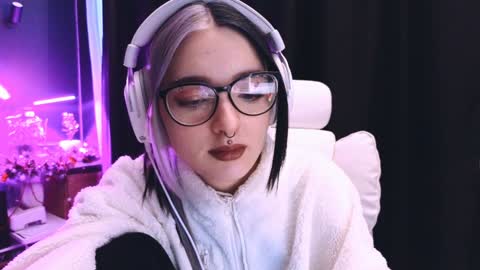 Avriel online show from January 2025 02:14:01 AM