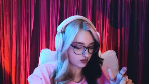 Avriel online show from February 2025 03:11:02 AM