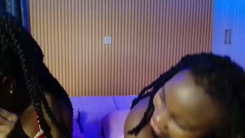 Avian online show from November 2025 03:45:01 PM