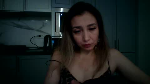 avinelra online show from June 2026 07:05:01 PM