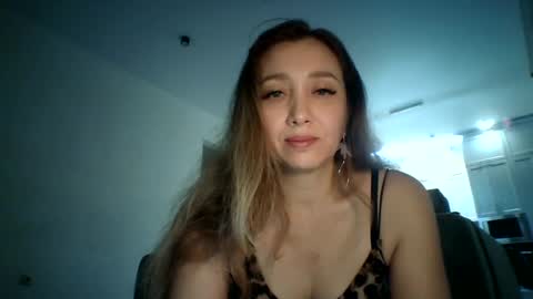 avinelra online show from June 2026 07:26:02 PM