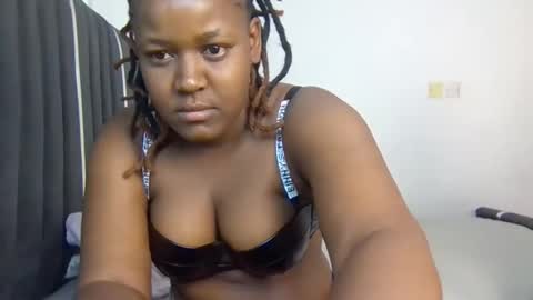 Snapshot of avril_lily chatting on February 2026 07:15:02 AM Avril online show from February 2026 07:15:02 AM