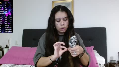 Snapshot of avrilthompson_ chatting on January 2025 12:12:01 AM Avril Thompson online show from January 2025 12:12:01 AM
