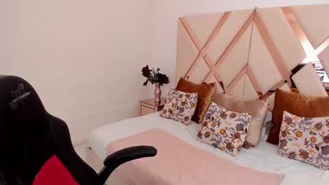 Avril  online show from January 2026 12:10:02 PM