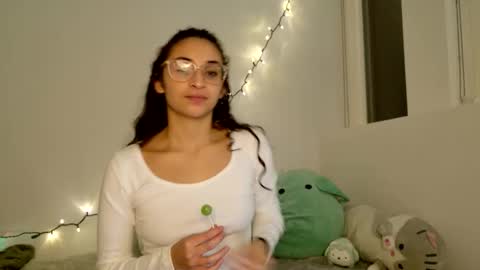 Snapshot of avvaiia chatting on January 2026 03:31:01 AM Avaia online show from January 2026 03:31:01 AM