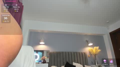 Snapshot of awesome_jolie chatting on December 2025 08:09:02 AM Jolie online show from December 2025 08:09:02 AM