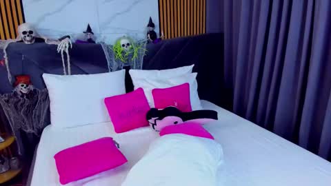 Ella online show from October 2025 05:10:01 AM