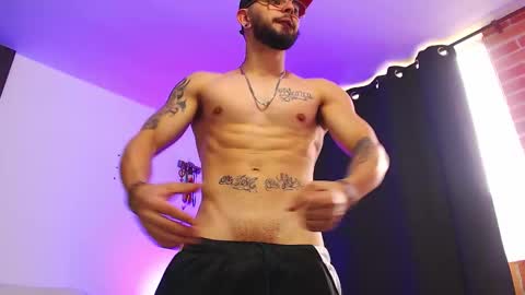 Independiente Model online show from November 2025 12:49:01 PM