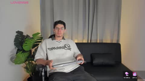 Snapshot of axel_creed chatting on February 2026 09:27:01 PM Yooung King online show from February 2026 09:27:01 PM