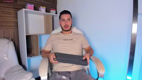 Snapshot of axel_grey_ chatting on October 2025 12:25:02 PM axel_grey_ online show from October 2025 12:25:02 PM