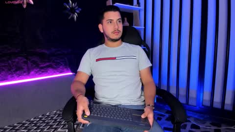 axel_grey_ online show from December 2025 12:22:02 PM