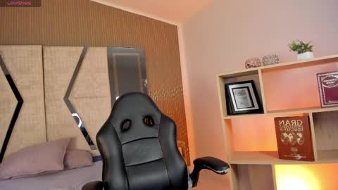 axel_grey_ online show from April 2026 12:43:01 PM