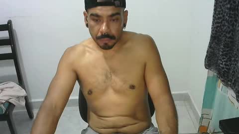 Snapshot of axel_mason chatting on January 2025 05:19:02 AM Axel online show from January 2025 05:19:02 AM