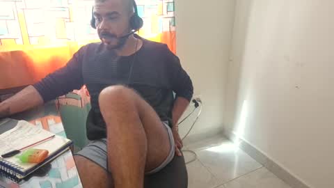 Snapshot of axel_mason chatting on November 2025 05:46:01 PM Axel online show from November 2025 05:46:01 PM